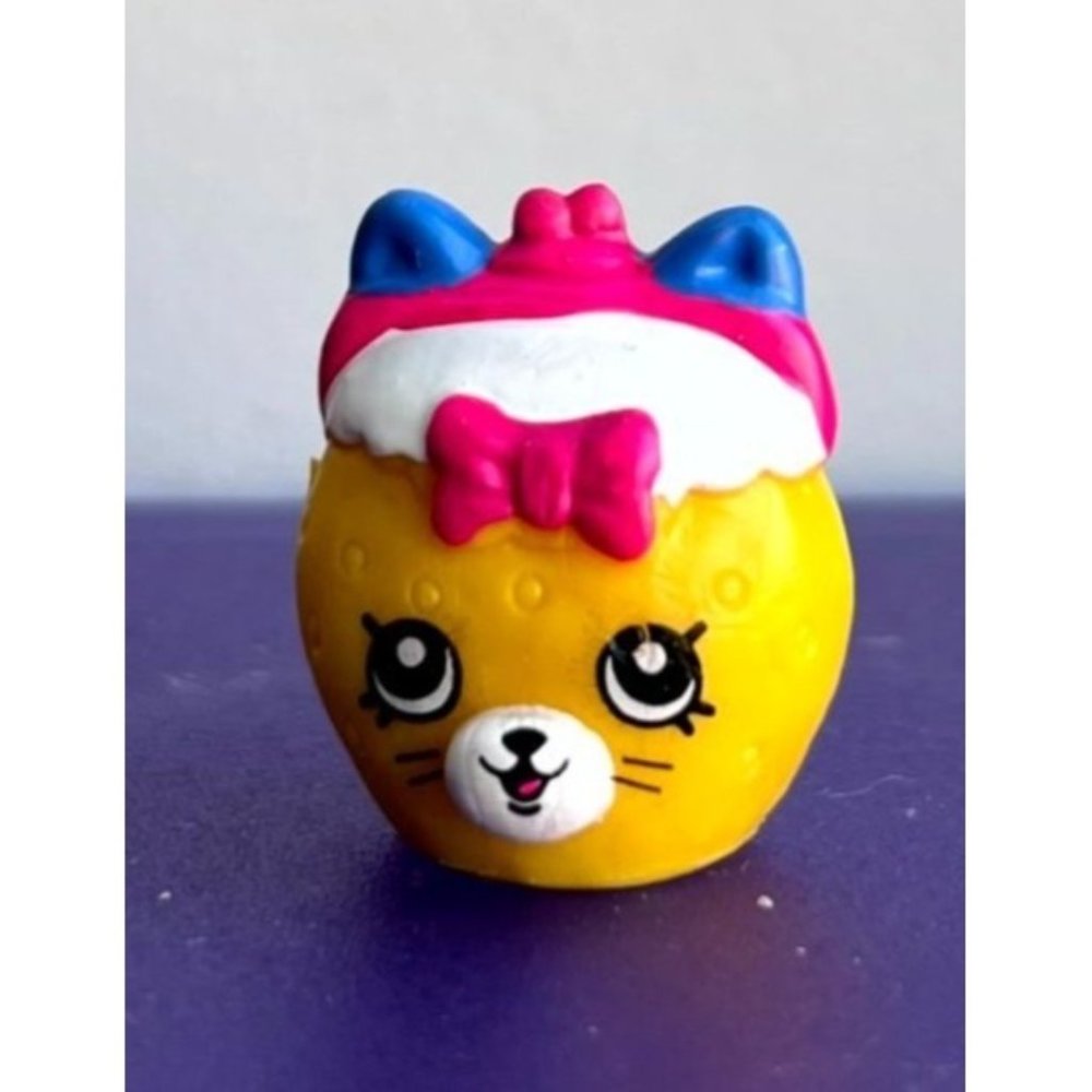2016 SHOPKINS FIGURES - Jingle Purse Yellow 4-111 (Petkins) SEASON 4 by Moose To